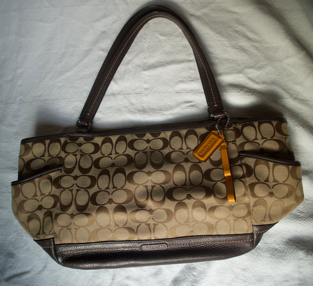 Coach Park Signature Carrie Tote-Khaki Mahogany