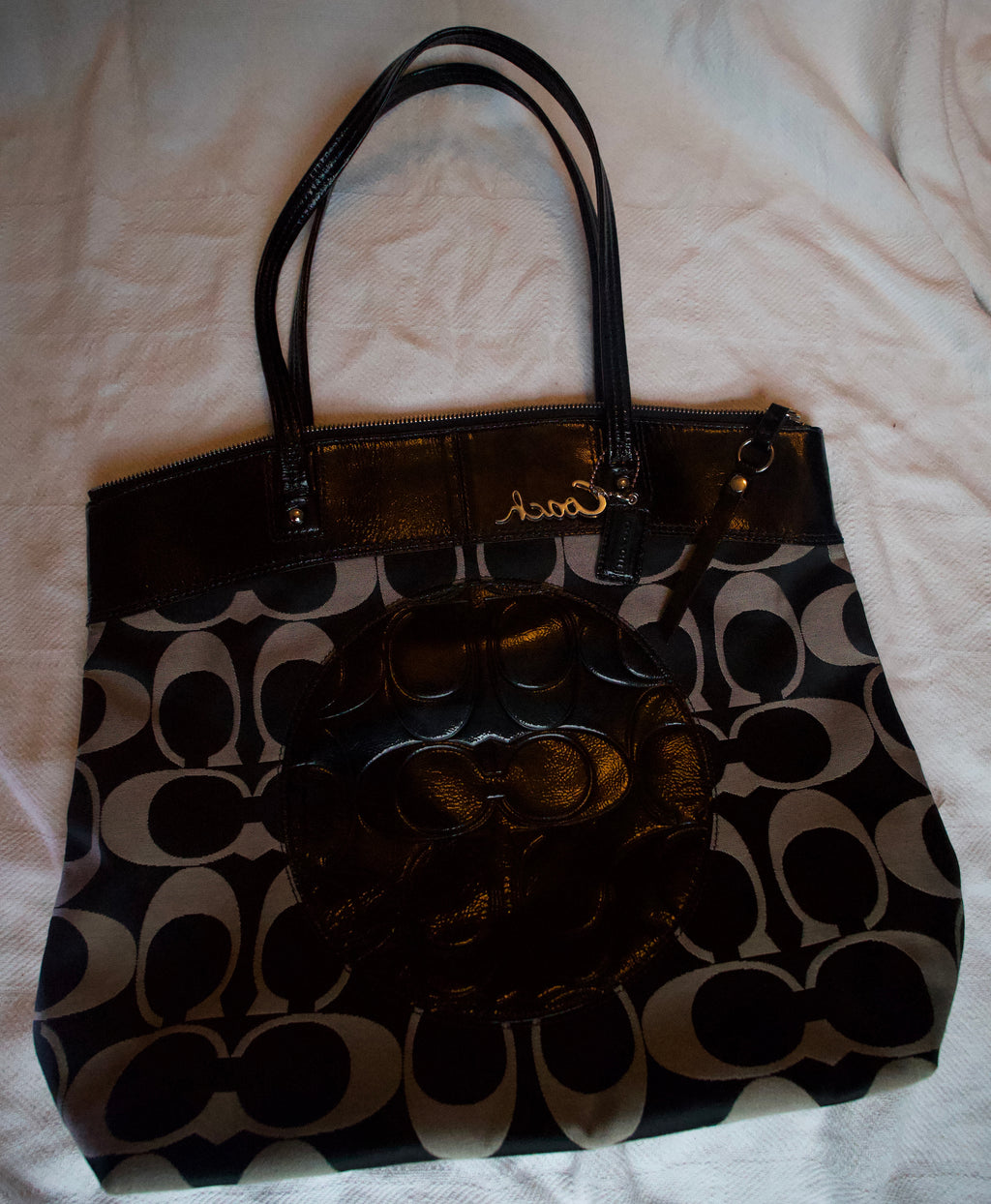 Laura Signature Tote-Black and Grey